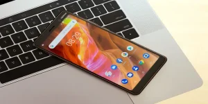 Cuộc chiến giữa máy tính và điện thoại trong thời đại công nghệ số