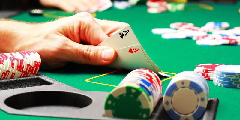 Cách chơi Poker sẽ diễn ra trong 4 vòng đấu cược